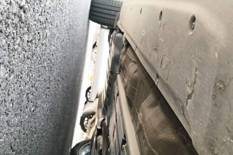 Used Volvo XC60 2023 B5 4x4 Smart Luxury Edition Right Side Sill