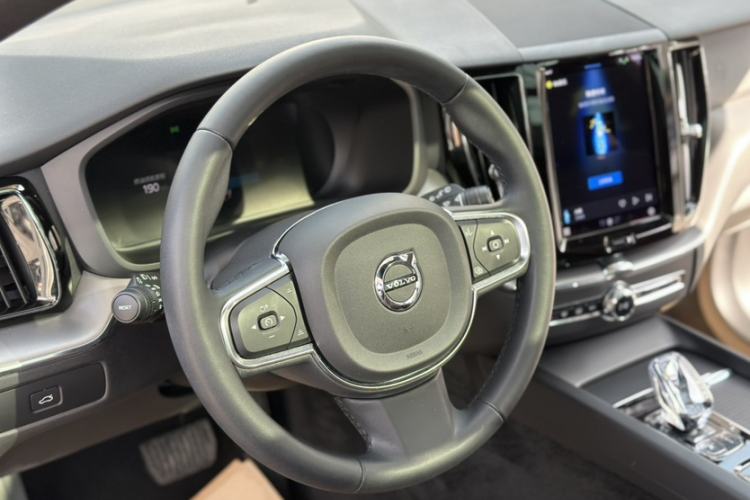 Used Volvo XC60 2023 B5 4x4 Smart Luxury Edition Steering Wheel
