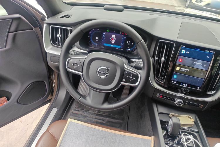 Used Volvo XC60 2023 B5 4x4 Smart Luxury Edition Steering Wheel