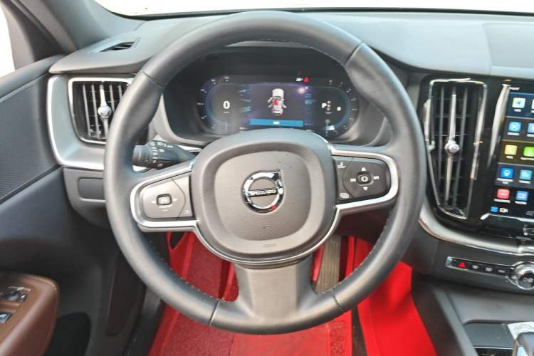 Used Volvo XC60 2023 B5 4x4 Smart Luxury Edition Steering Wheel