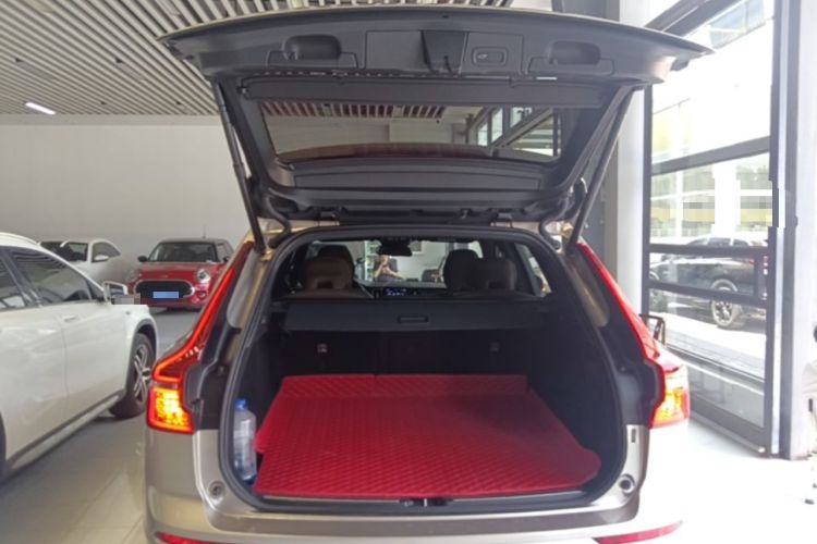 Used Volvo XC60 2023 B5 4x4 Smart Luxury Edition Trunk