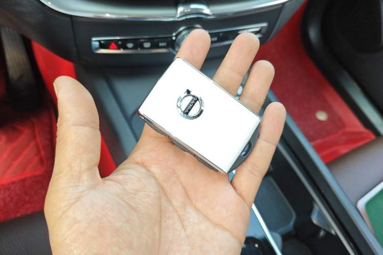Used Volvo XC60 2023 B5 4x4 Smart Luxury Edition Vehicle Key