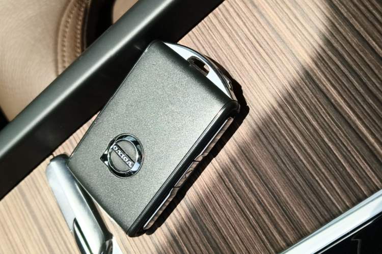 Used Volvo XC60 2023 B5 4x4 Smart Luxury Edition Vehicle Key