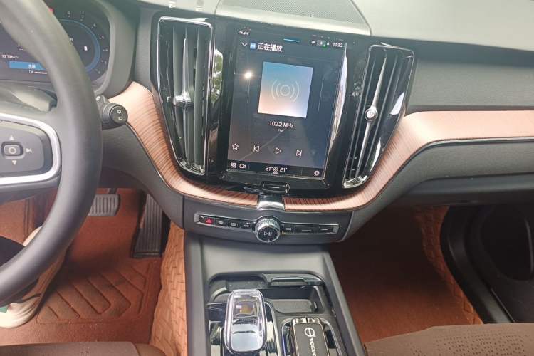 Used Volvo XC60 2023 B5 4x4 Smart Luxury Edition Audio And AC Panel