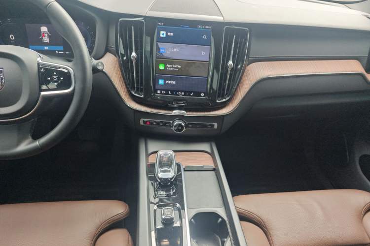 Used Volvo XC60 2023 B5 4x4 Smart Luxury Edition Audio And AC Panel