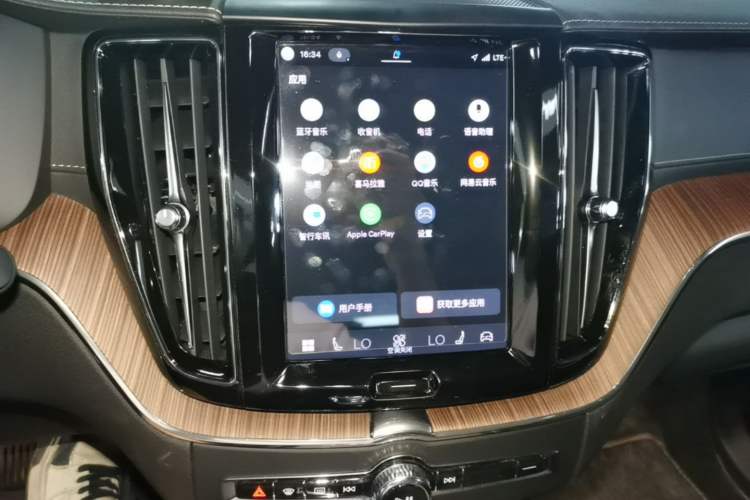 Used Volvo XC60 2023 B5 4x4 Smart Luxury Edition Audio And AC Panel