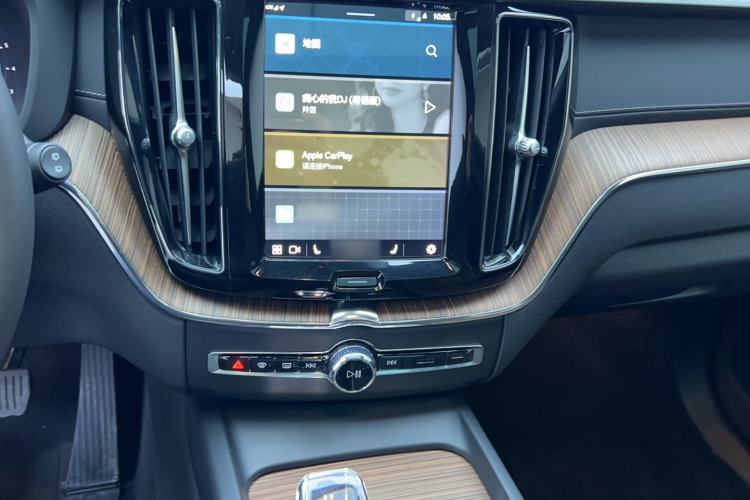 Used Volvo XC60 2023 B5 4x4 Smart Luxury Edition Audio And AC Panel