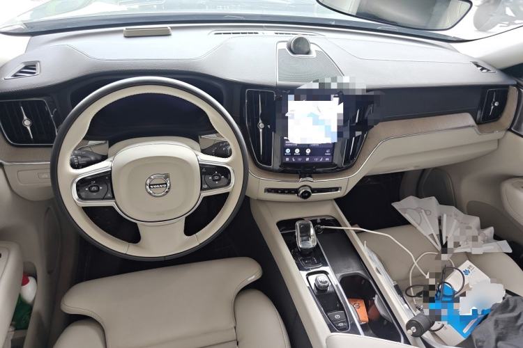 Used Volvo XC60 2023 B5 4x4 Smart Luxury Edition Center Console