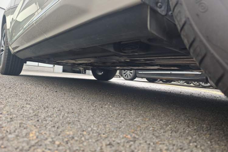 Used Volvo XC60 2023 B5 4x4 Smart Luxury Edition Chassis Rear Left