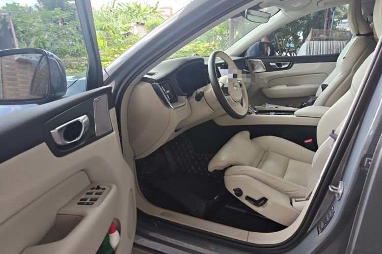 Used Volvo XC60 2023 B5 4x4 Smart Luxury Edition Driver Seat