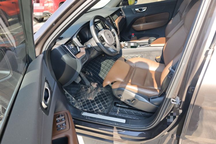 Used Volvo XC60 2023 B5 4x4 Smart Luxury Edition Driver Seat
