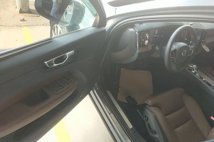 Used Volvo XC60 2023 B5 4x4 Smart Luxury Edition Driver Seat