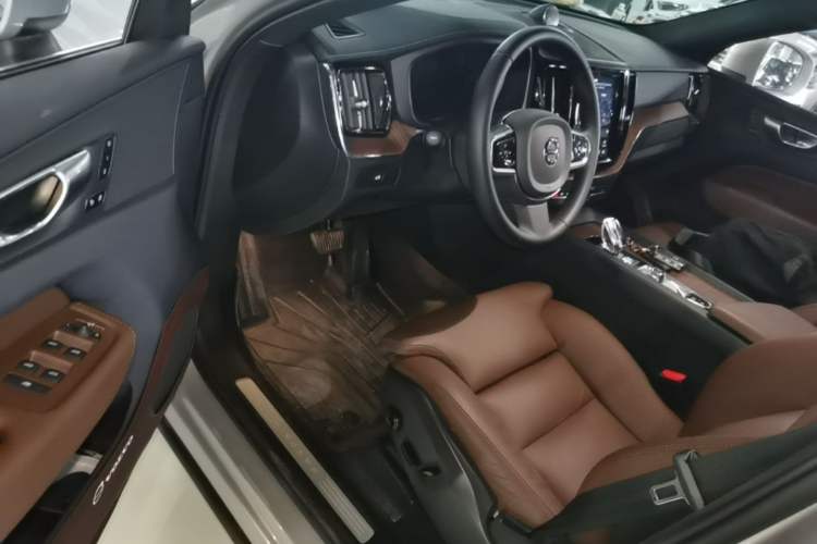 Used Volvo XC60 2023 B5 4x4 Smart Luxury Edition Driver Seat