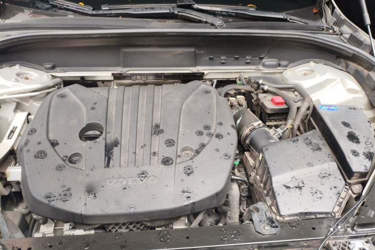 Used Volvo XC60 2023 B5 4x4 Smart Luxury Edition Engine Bay