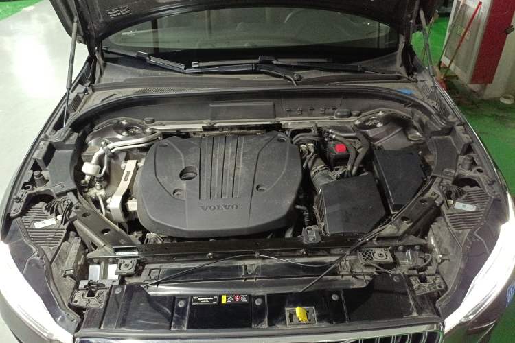 Used Volvo XC60 2023 B5 4x4 Smart Luxury Edition Engine Bay