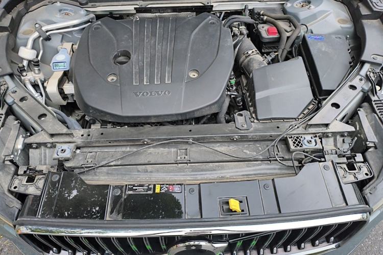 Used Volvo XC60 2023 B5 4x4 Smart Luxury Edition Engine Bay