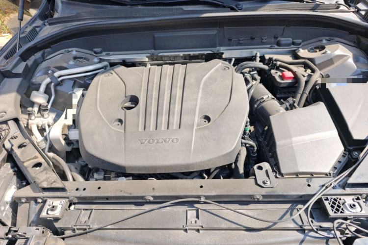 Used Volvo XC60 2023 B5 4x4 Smart Luxury Edition Engine Bay