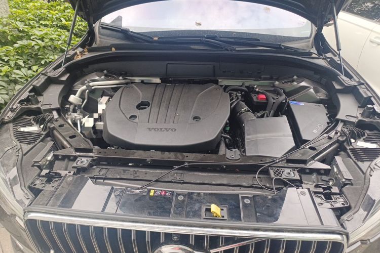 Used Volvo XC60 2023 B5 4x4 Smart Luxury Edition Engine Bay