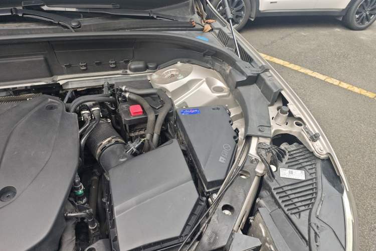 Used Volvo XC60 2023 B5 4x4 Smart Luxury Edition Engine Bay Left