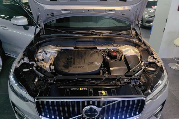 Used Volvo XC60 2023 B5 4x4 Smart Luxury Edition Engine Bay