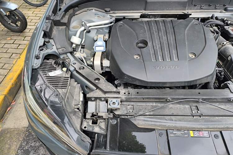 Used Volvo XC60 2023 B5 4x4 Smart Luxury Edition Engine Bay Right