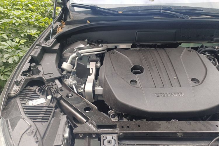 Used Volvo XC60 2023 B5 4x4 Smart Luxury Edition Engine Bay Right