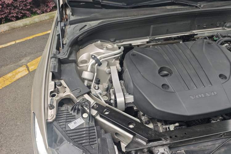 Used Volvo XC60 2023 B5 4x4 Smart Luxury Edition Engine Bay Right