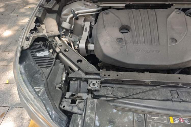 Used Volvo XC60 2023 B5 4x4 Smart Luxury Edition Engine Bay Right