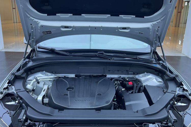 Used Volvo XC60 2023 B5 4x4 Smart Luxury Edition Engine Bay