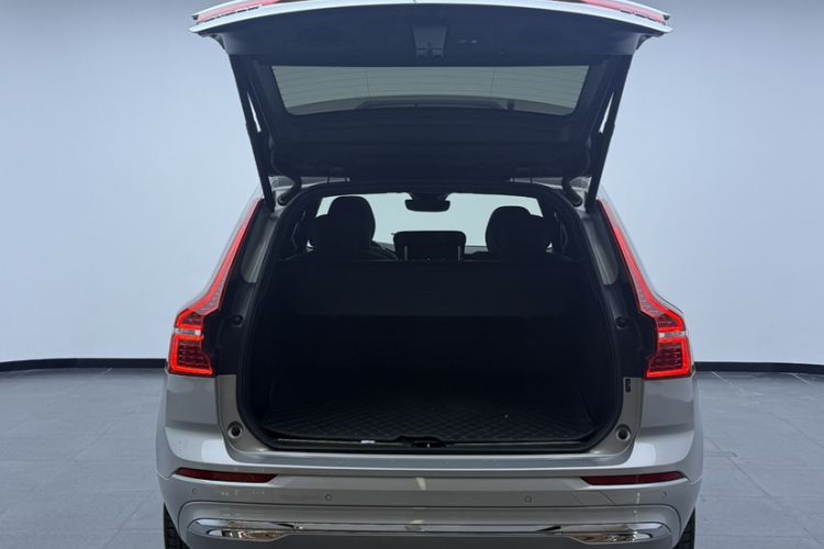 Used Volvo XC60 2023 B5 4x4 Smart Luxury Edition Exterior 2