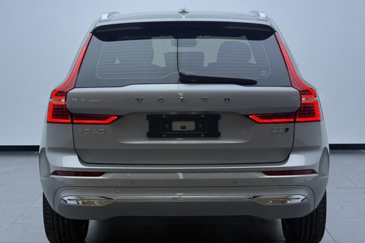 Used Volvo XC60 2023 B5 4x4 Smart Luxury Edition Exterior 5