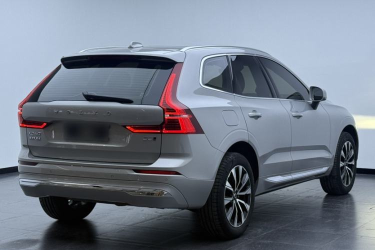 Used Volvo XC60 2023 B5 4x4 Smart Luxury Edition Exterior 6