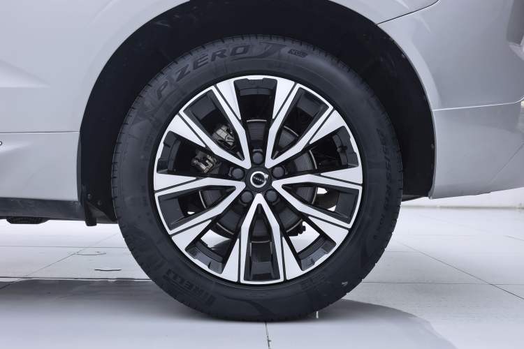 Used Volvo XC60 2023 B5 4x4 Smart Luxury Edition Exterior 6