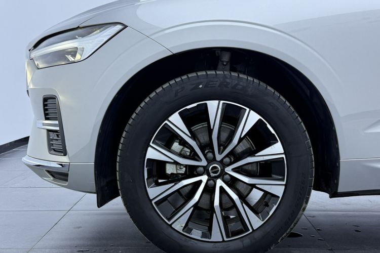 Used Volvo XC60 2023 B5 4x4 Smart Luxury Edition Exterior 7