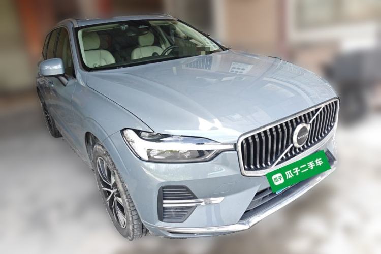 Used Volvo XC60 2023 B5 4x4 Smart Luxury Edition Front Right 45 Deg