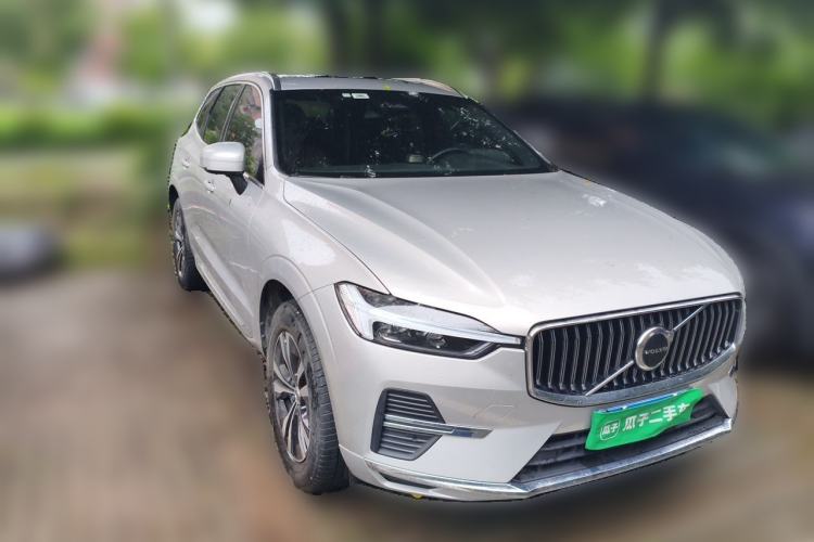 Used Volvo XC60 2023 B5 4x4 Smart Luxury Edition Front Right 45 Deg