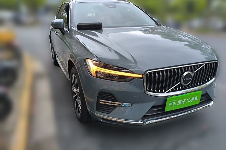 Used Volvo XC60 2023 B5 4x4 Smart Luxury Edition Front Right 45 Deg