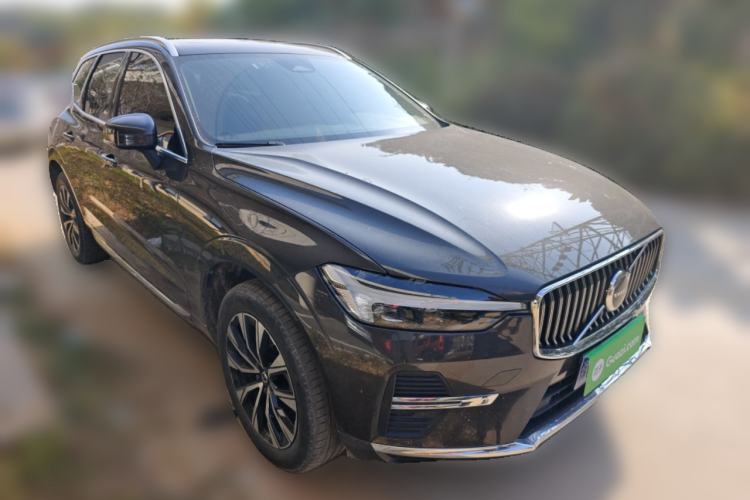 Used Volvo XC60 2023 B5 4x4 Smart Luxury Edition Front Right 45 Deg