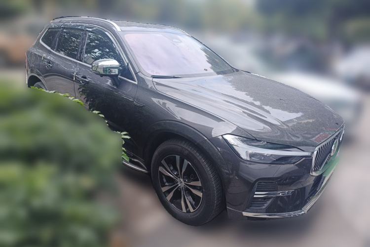 Used Volvo XC60 2023 B5 4x4 Smart Luxury Edition Front Right 45 Deg