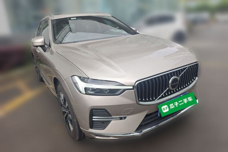 Used Volvo XC60 2023 B5 4x4 Smart Luxury Edition Front Right 45 Deg
