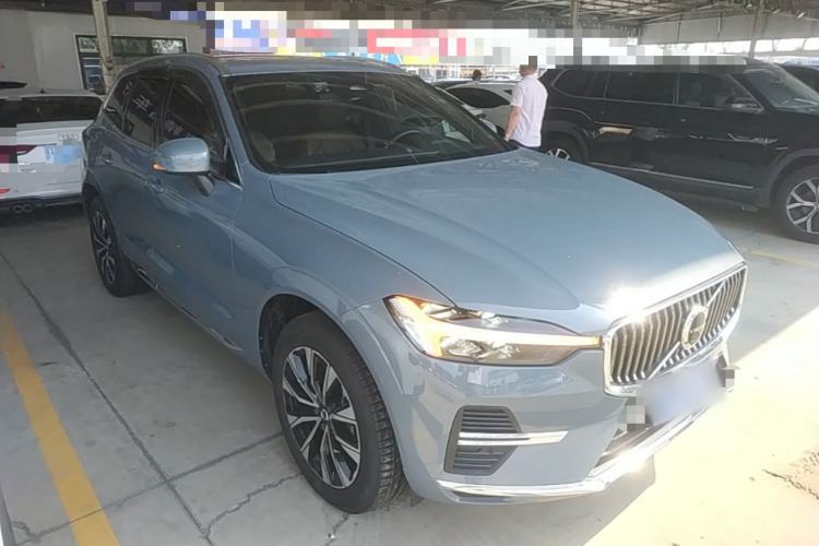 Used Volvo XC60 2023 B5 4x4 Smart Luxury Edition Front Right 45 Deg