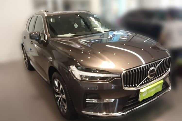 Used Volvo XC60 2023 B5 4x4 Smart Luxury Edition Front Right 45 Deg