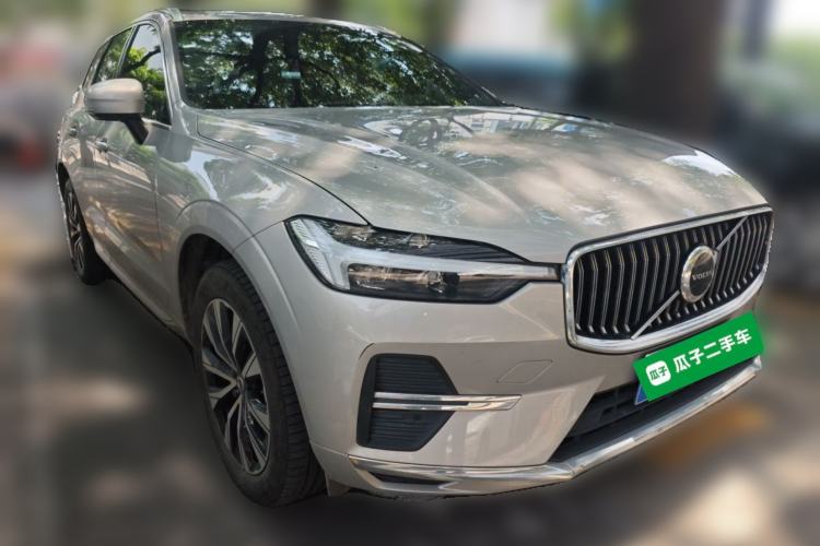 Used Volvo XC60 2023 B5 4x4 Smart Luxury Edition Front Right 45 Deg