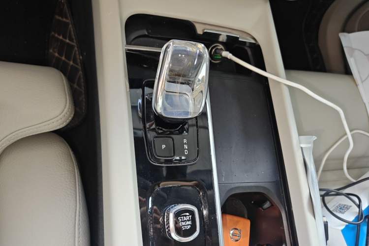 Used Volvo XC60 2023 B5 4x4 Smart Luxury Edition Gear Lever