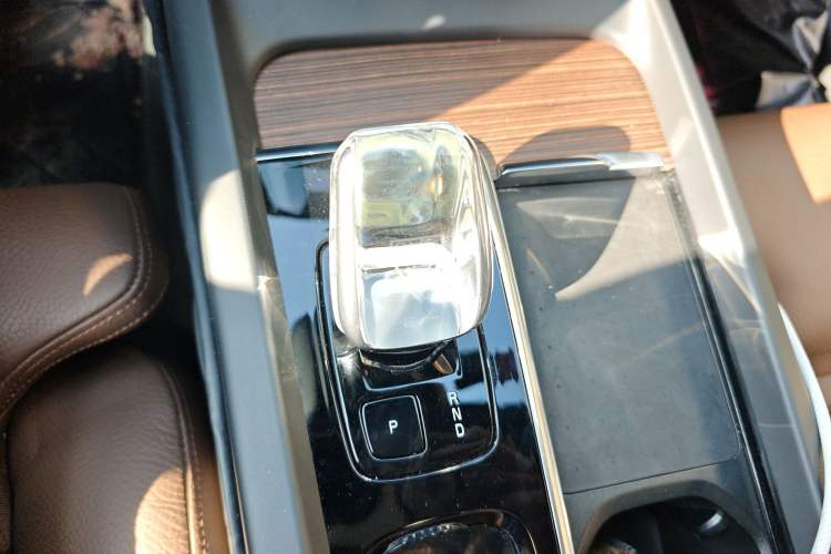 Used Volvo XC60 2023 B5 4x4 Smart Luxury Edition Gear Lever