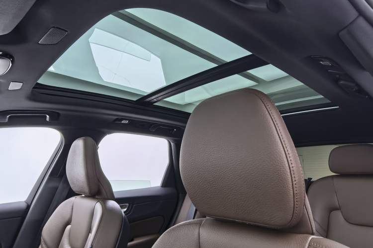 Used Volvo XC60 2023 B5 4x4 Smart Luxury Edition Headliner