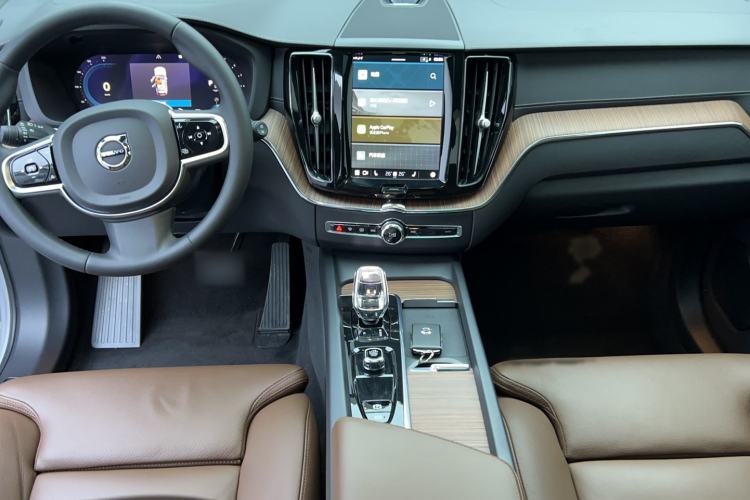 Used Volvo XC60 2023 B5 4x4 Smart Luxury Edition Interior 2