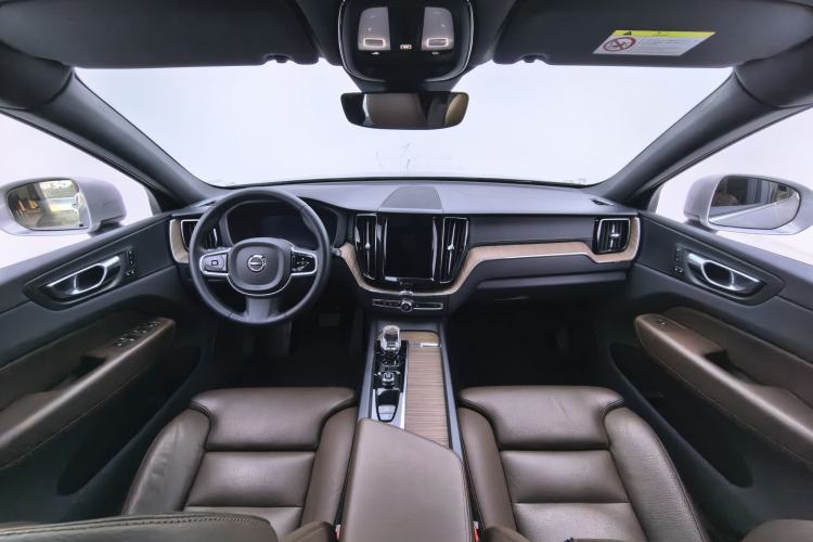 Used Volvo XC60 2023 B5 4x4 Smart Luxury Edition Interior 3