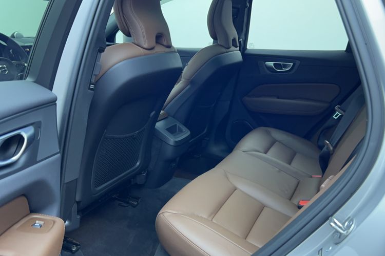 Used Volvo XC60 2023 B5 4x4 Smart Luxury Edition Interior 4