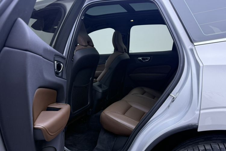 Used Volvo XC60 2023 B5 4x4 Smart Luxury Edition Interior 7